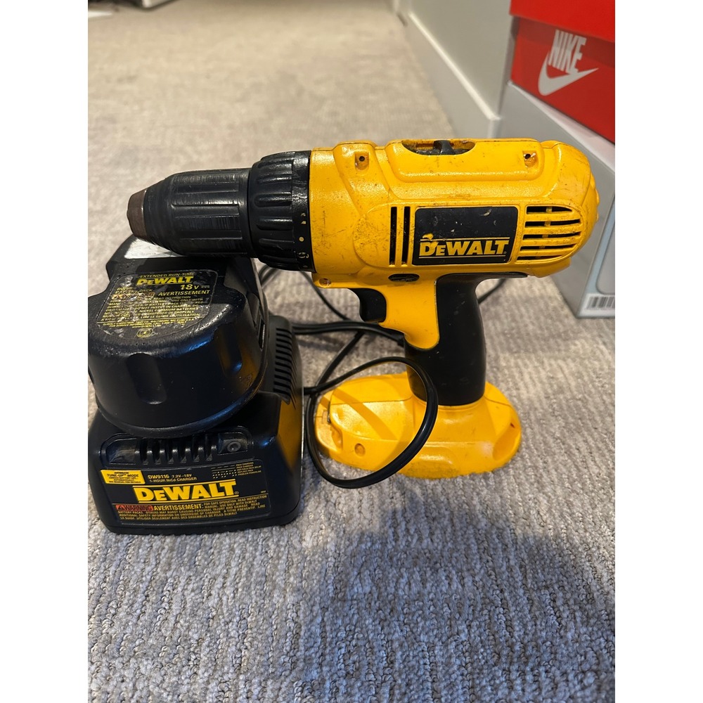 DeWalt 18V Cordless Drill with DW9095 Battery and DW9116 Charger Bundle